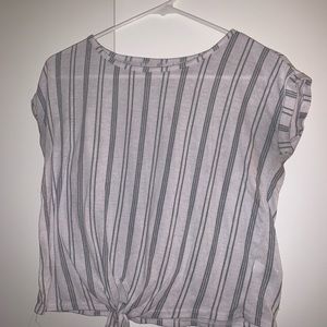 White and striped Short sleeve tee